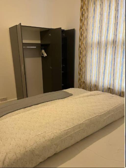 Two Bedroom Flat In Лондон Екстериор снимка